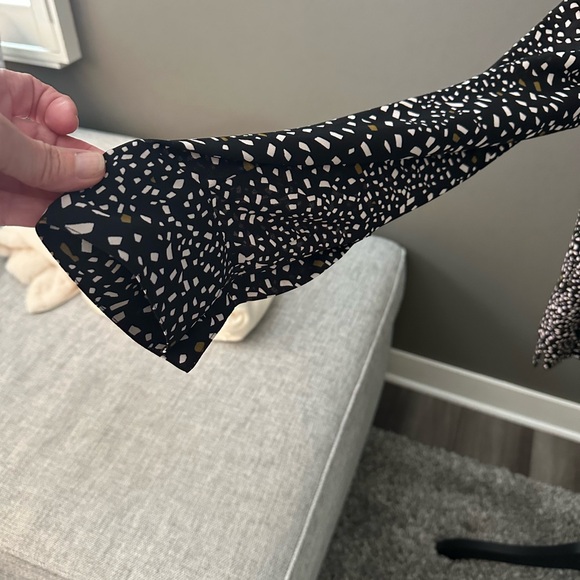 DKNY Black and White Patterned Dress Shirt. Beautiful for dressing up.

#6 - Picture 2 of 3